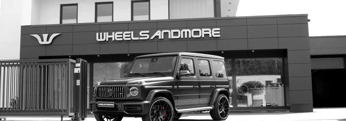 Black wheels 24 inch on a black g63amg