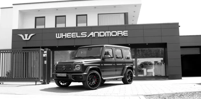 Black wheels 24 inch on a black g63amg