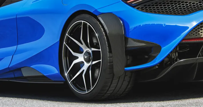 mclaren-765lt-spider-blue-underdock-025z1920x950