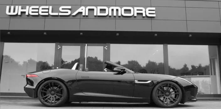 9,0x20 and 11,0x20 inch fiwe wheels in black on black f-type