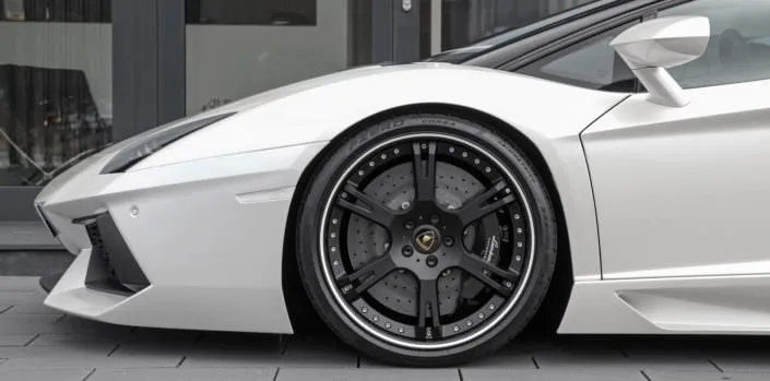 close up front wheel aventador
