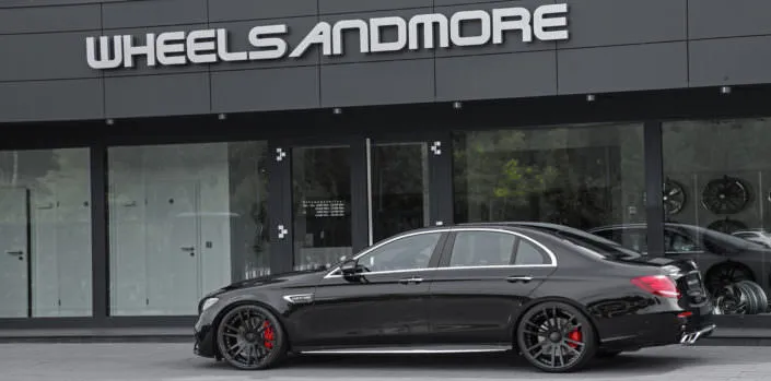 tuning-ecu-e63-amgs-mercedes e63 amg tuning wheels fiwe 21 inch black on black mercedes