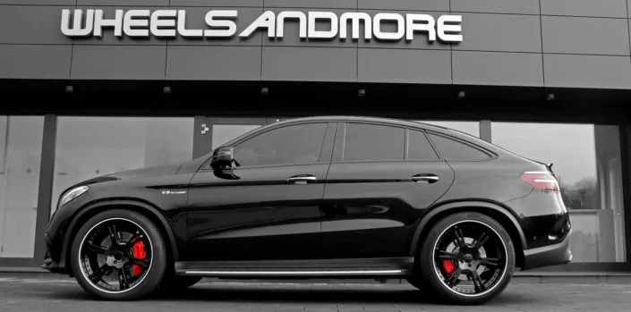 Mercedes-Tuning-GLE63AMG side view black gle63amg with 22 inch 6sporz