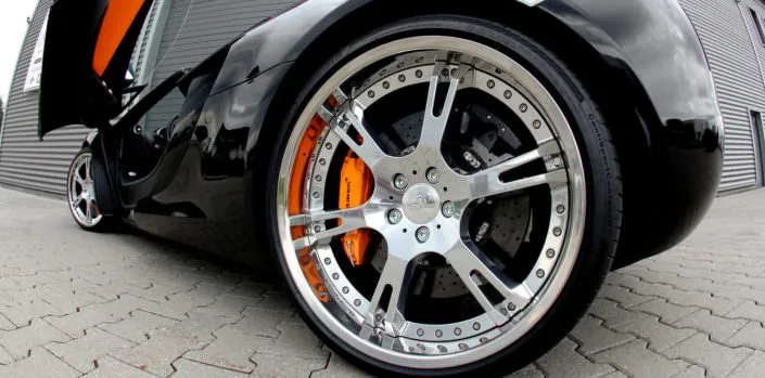 exhaust-Tuning-power-upgrade-MP4-12C-MC-Laren close up high glossy rear wheel 6sporz on mclaren mp4-12c